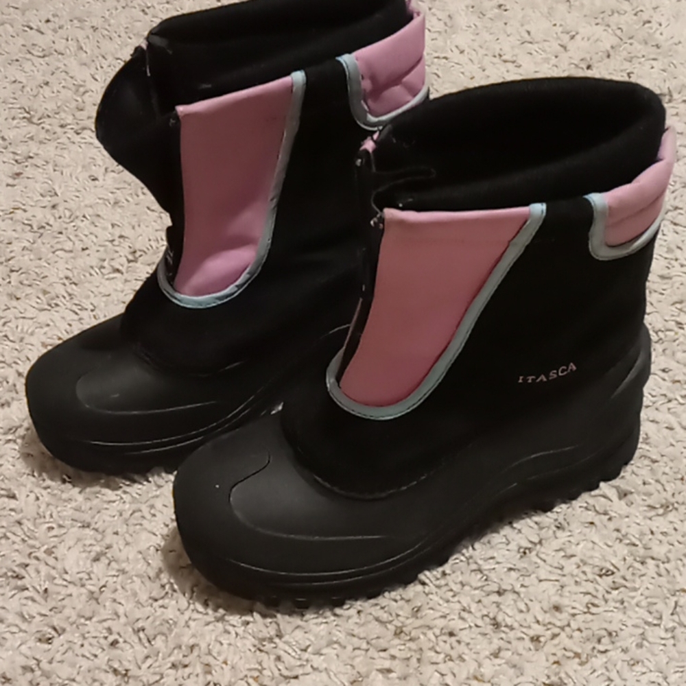 EUC kids snow boots